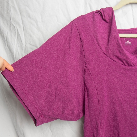 SOLD ❌ North face Fushia/purple workout top with short sleeves - Picture 3 of 5